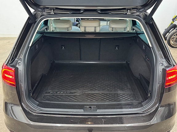 Volkswagen Passat 7 of 19