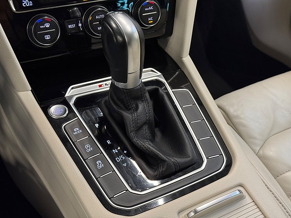 Volkswagen Passat 15 of 19