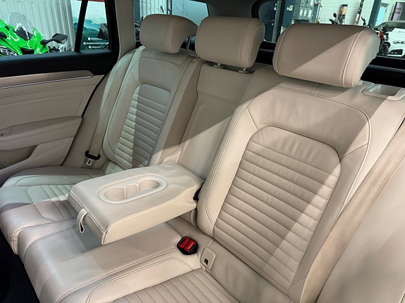 Volkswagen Passat 13 of 19