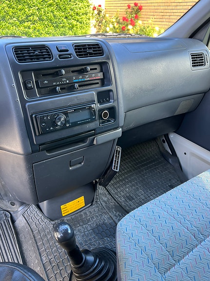 Toyota HiAce 4 of 5