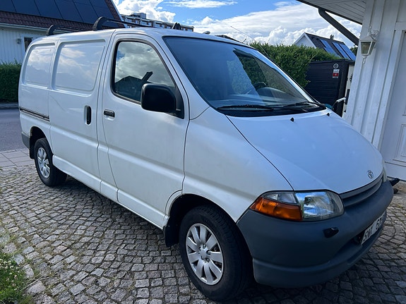 Toyota HiAce 5 of 5