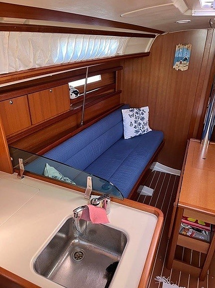 Dufour 325 Grand Large 8 of 12