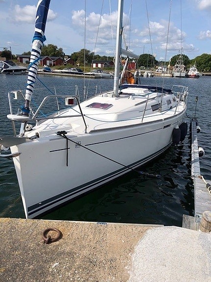 Dufour 325 Grand Large 2 of 12