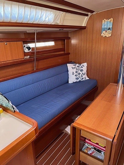 Dufour 325 Grand Large 10 of 12
