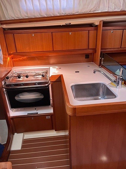 Dufour 325 Grand Large 7 of 12