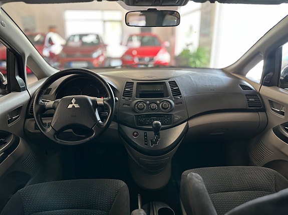 Mitsubishi Grandis 15 of 23