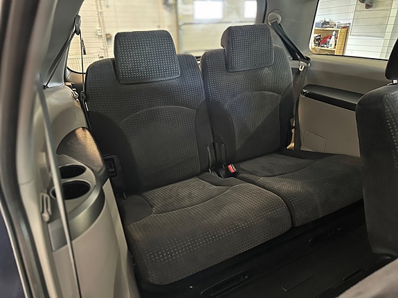 Mitsubishi Grandis 21 of 23