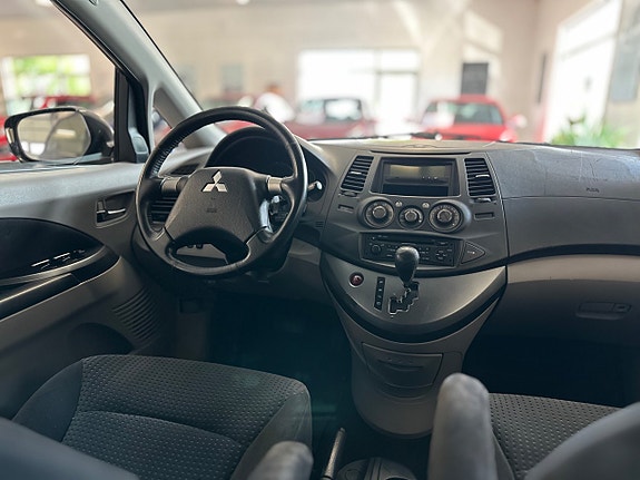 Mitsubishi Grandis 11 of 23