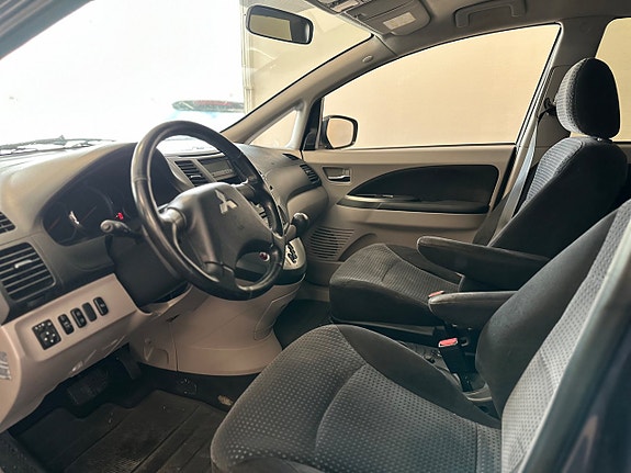 Mitsubishi Grandis 13 of 23
