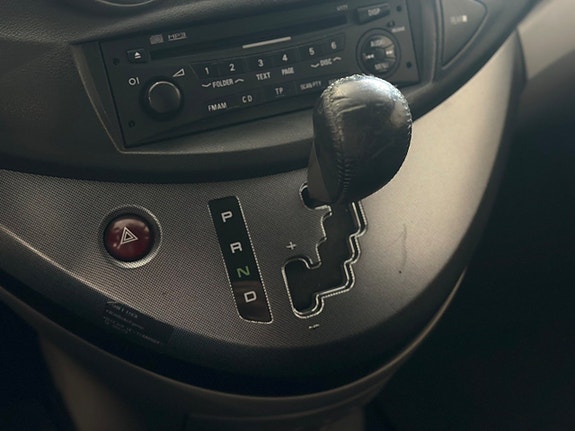 Mitsubishi Grandis 12 of 23