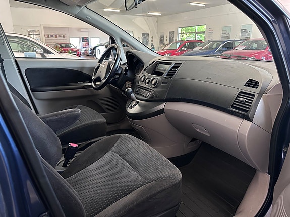 Mitsubishi Grandis 20 of 23
