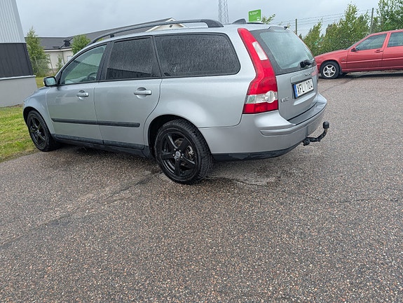 Volvo V50 4 of 5