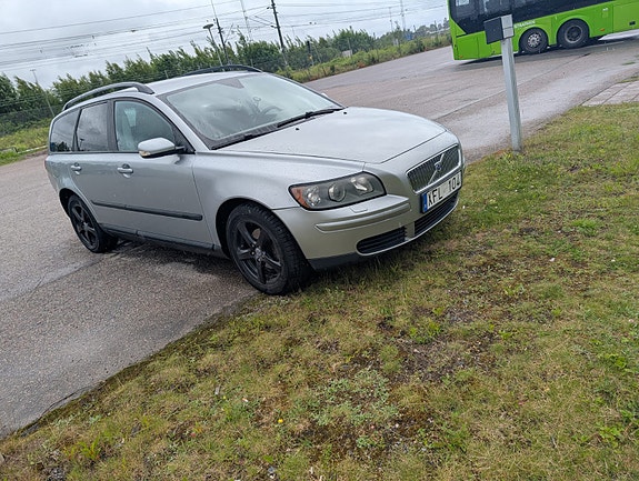 Volvo V50 2 of 5