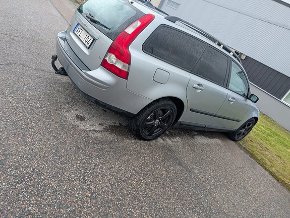 Volvo V50 3 of 5