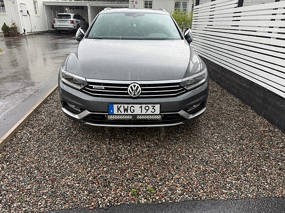 Volkswagen Passat Alltrack 8 of 13