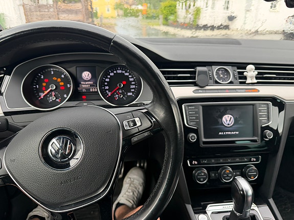 Volkswagen Passat Alltrack 4 of 5
