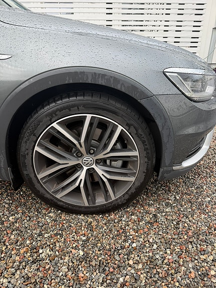 Volkswagen Passat Alltrack 9 of 13
