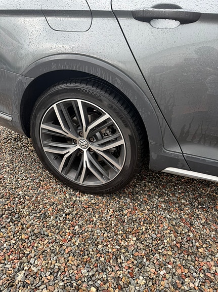 Volkswagen Passat Alltrack 10 of 13