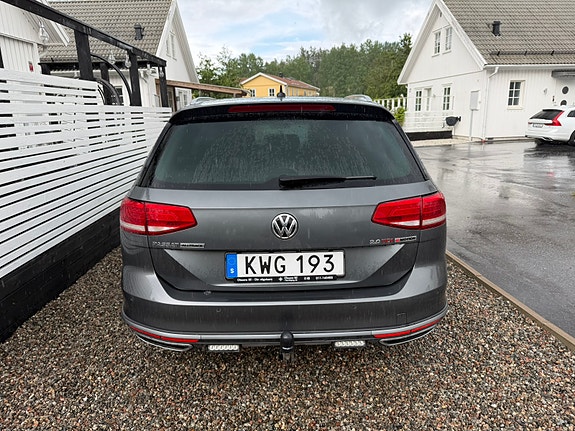 Volkswagen Passat Alltrack 3 of 5