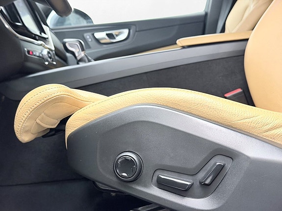 Volvo XC60 12 of 30