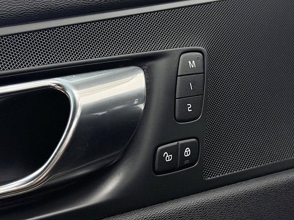 Volvo XC60 17 of 30
