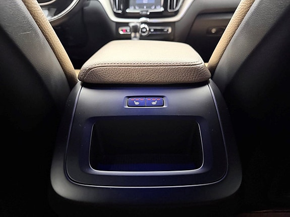 Volvo XC60 15 of 30