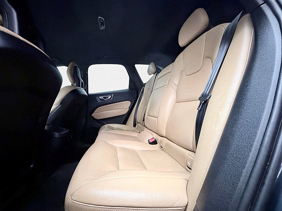 Volvo XC60 13 of 30