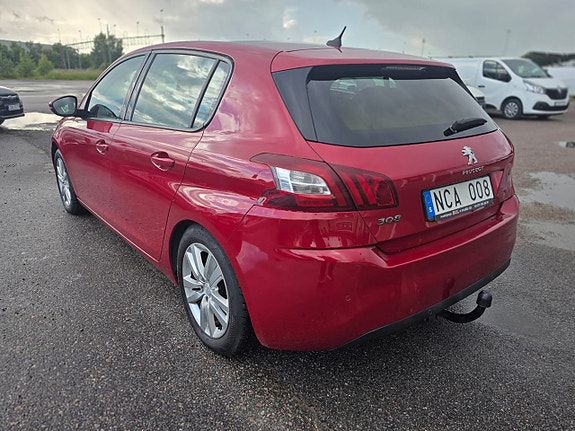 Peugeot 308 2 of 5