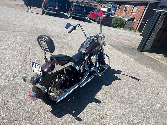 Harley-Davidson Heritage Softail Classic 2 of 14