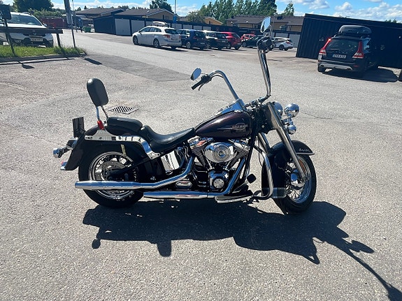 Harley-Davidson Heritage Softail Classic 3 of 14