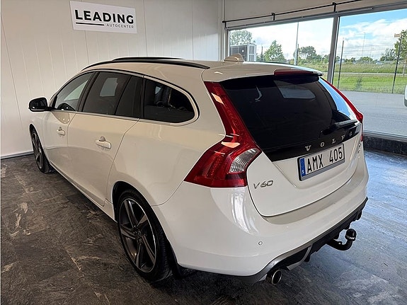 Volvo V60 2 of 5