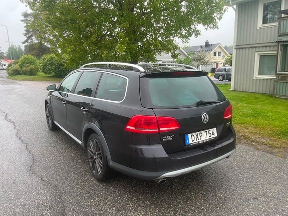 Volkswagen Passat Alltrack 3 of 5