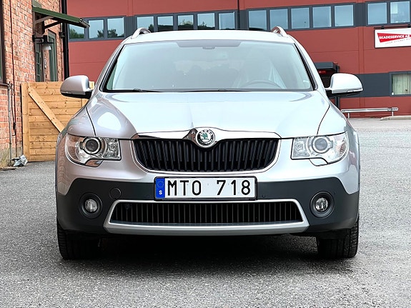 Skoda Superb 2 of 5