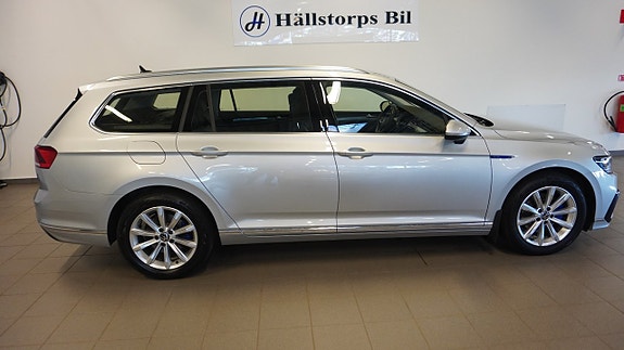 Volkswagen Passat 2 of 5