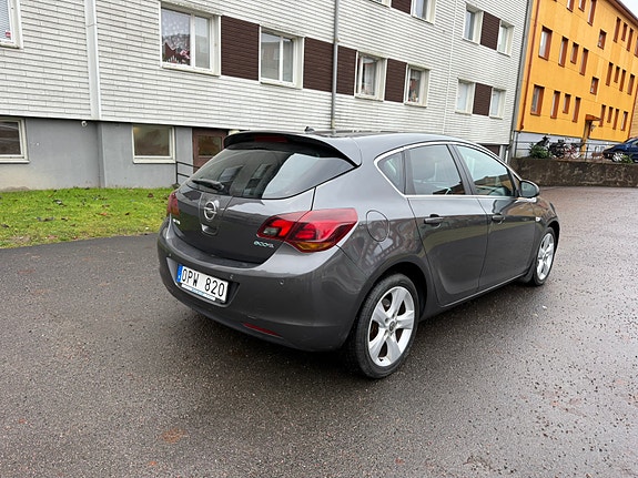 Opel Astra 4 of 5