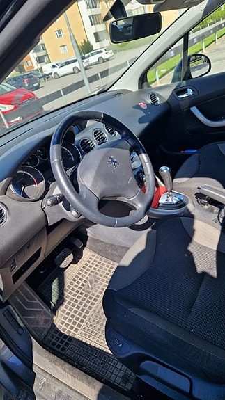 Peugeot 308 3 of 5