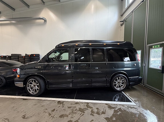 Chevrolet Express G1500 2 of 5