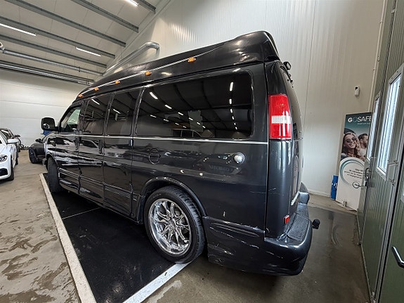 Chevrolet Express G1500 3 of 5