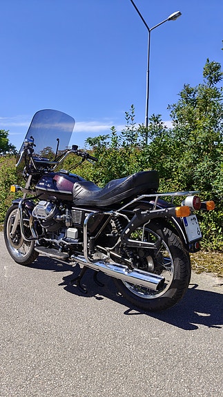 Moto Guzzi V850 T 3 of 6