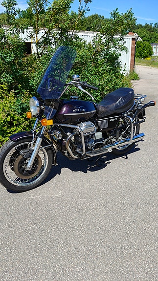 Moto Guzzi V850 T 2 of 6