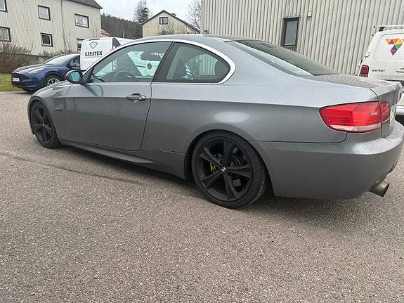 BMW 335d 3 of 5