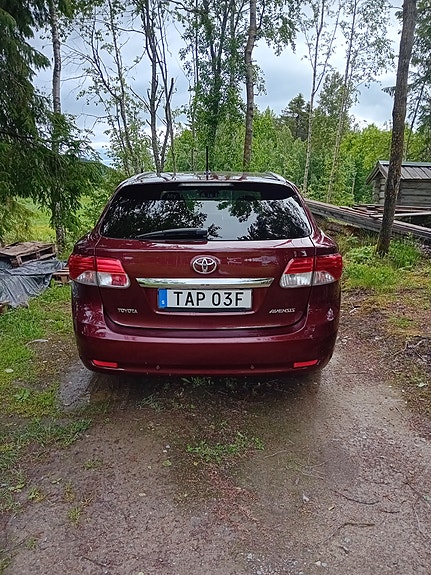 Toyota Avensis 4 of 5
