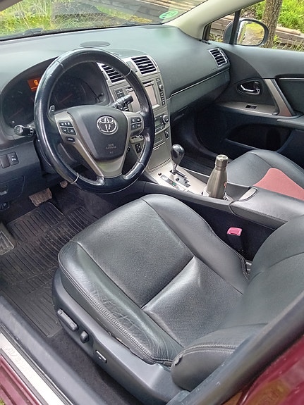 Toyota Avensis 5 of 5