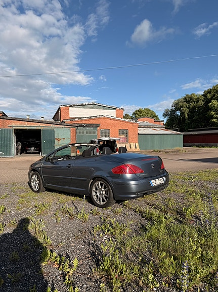 Peugeot 307 CC 3 of 5
