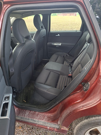 Volvo V50 4 of 5