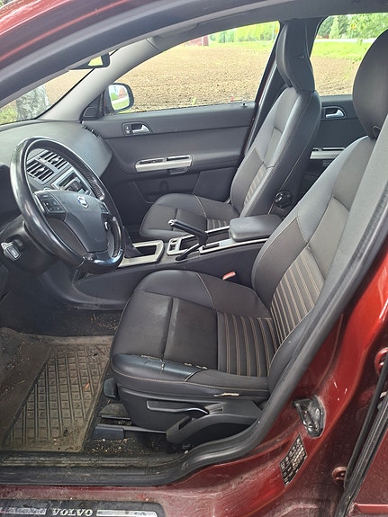 Volvo V50 3 of 5