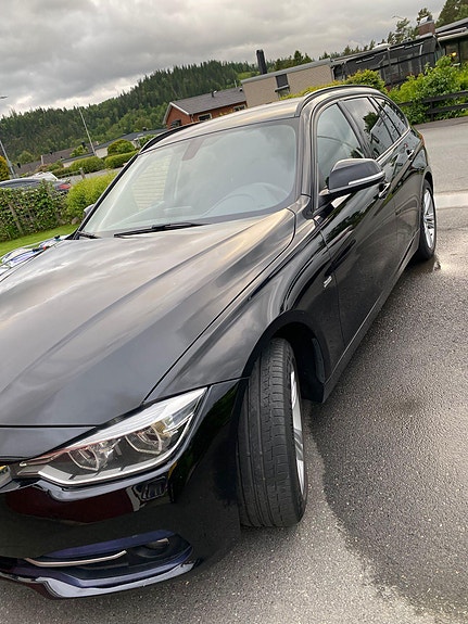 BMW 318d 2 of 5