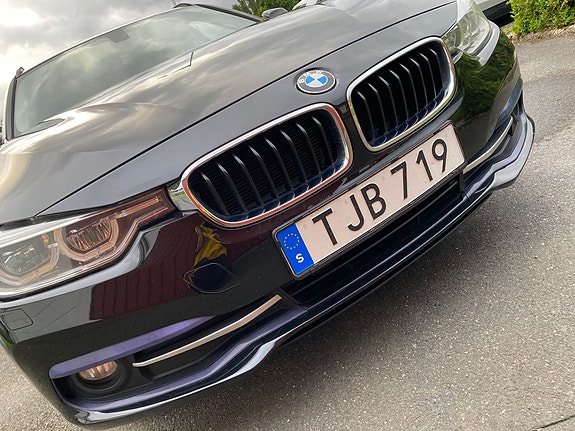 BMW 318d 3 of 5