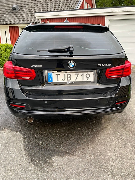 BMW 318d 4 of 5