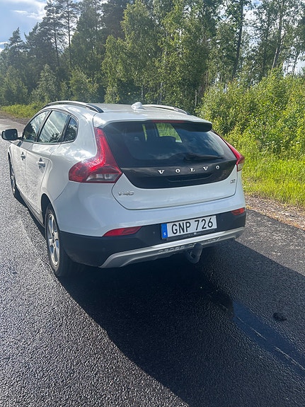 Volvo V40 Cross Country 3 of 5